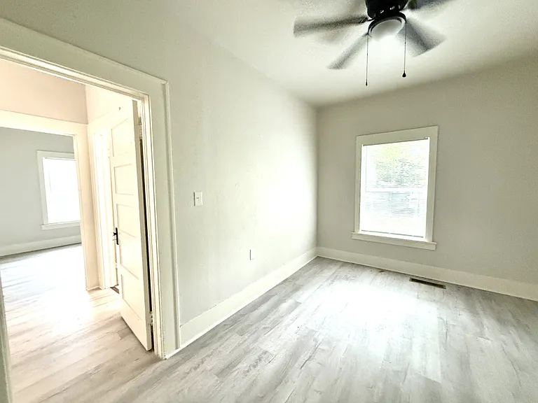 1105 NW Burch St — Photo 16