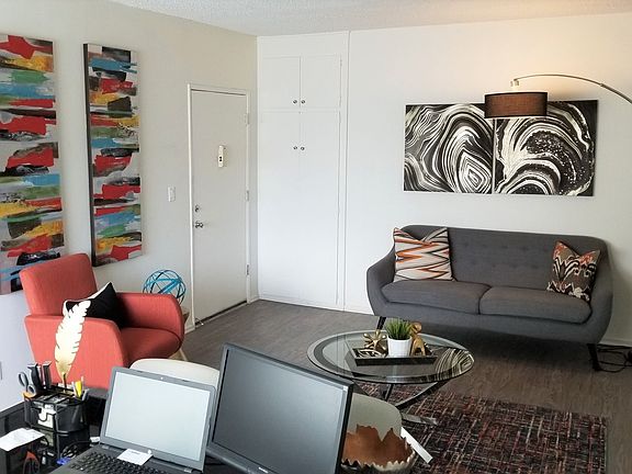 2nd image of 6565 Fountain Ave APT 1