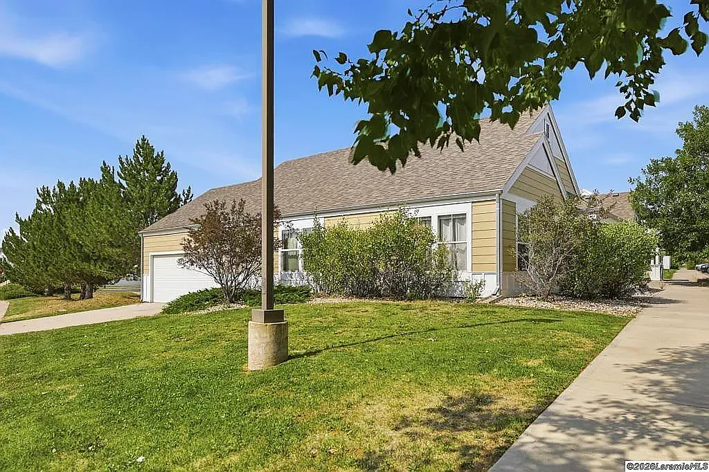 3 bed, 1312 sqft, $2,200 — Photo 1