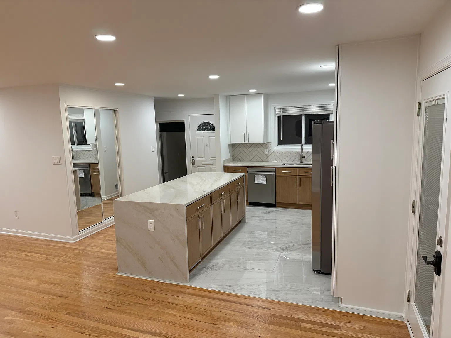 5 bed, 2000 sqft, $5,100 — Photo 3
