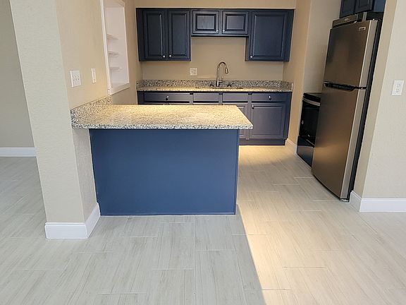 3rd image of 4806 Vanguard St