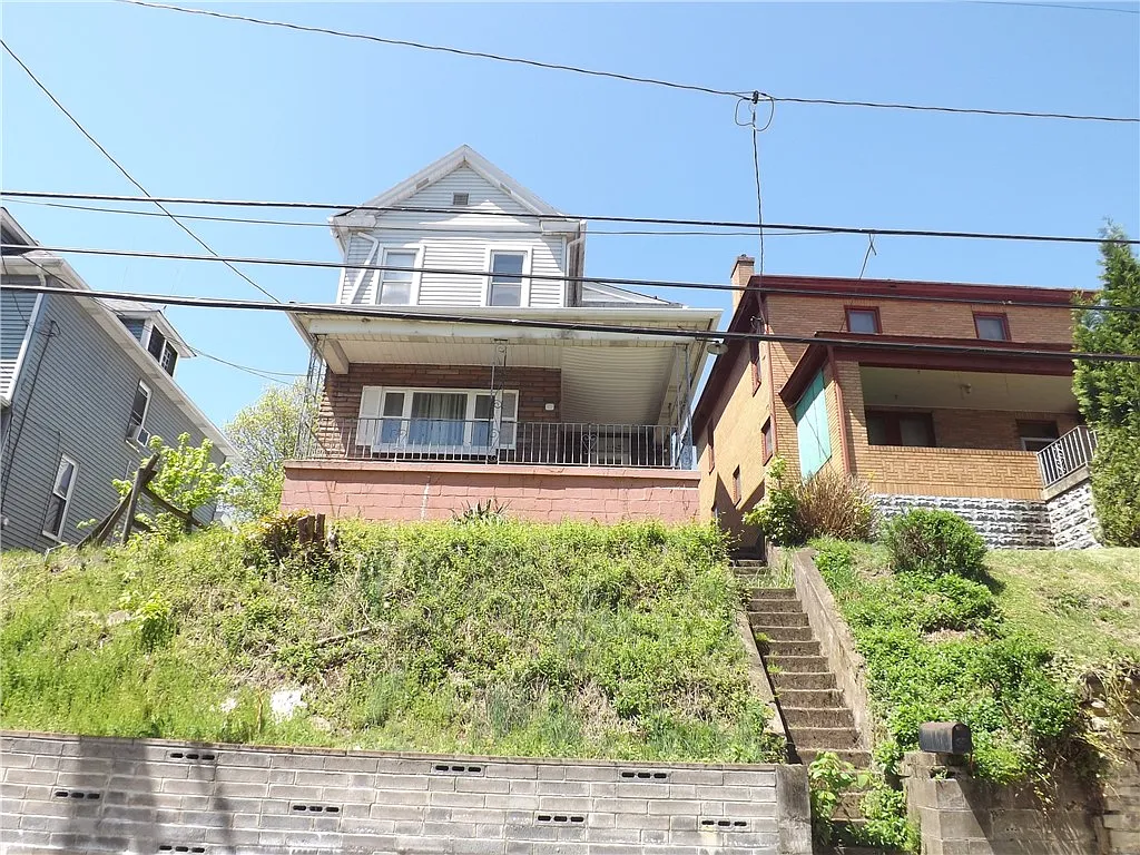 71 Watkins Ave photo 1