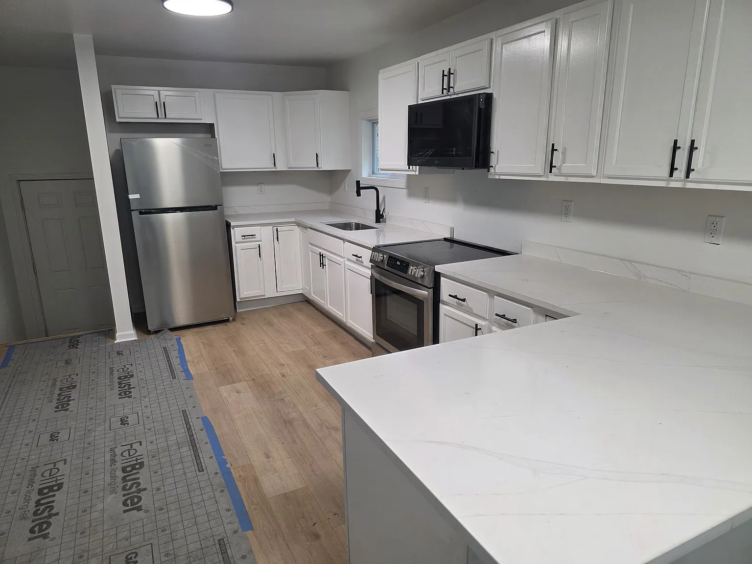 4 bed, 980 sqft, $2,300 — Photo 4