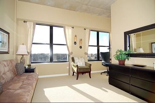 3rd image of 1122 W Catalpa Ave APT 411