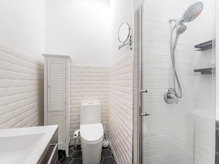 120 Monroe St #3L — Photo 17