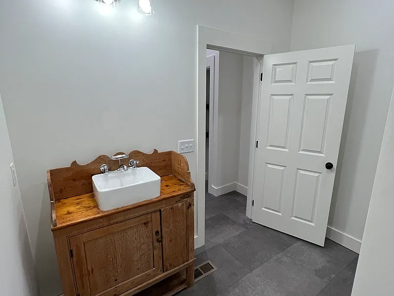 101 Eastwood Ave — Photo 26