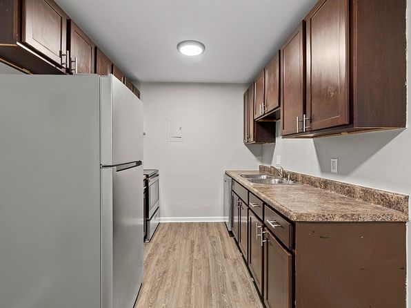 1541 Charter East Cir NE #16-A