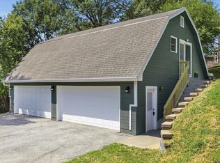 206 10th St, Glenwood, IA 51534