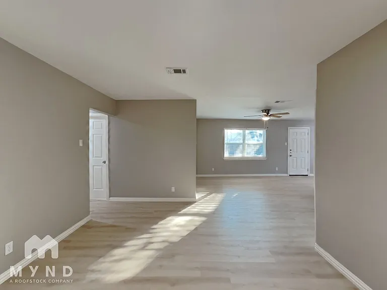 204 E Avenue C — Photo 7