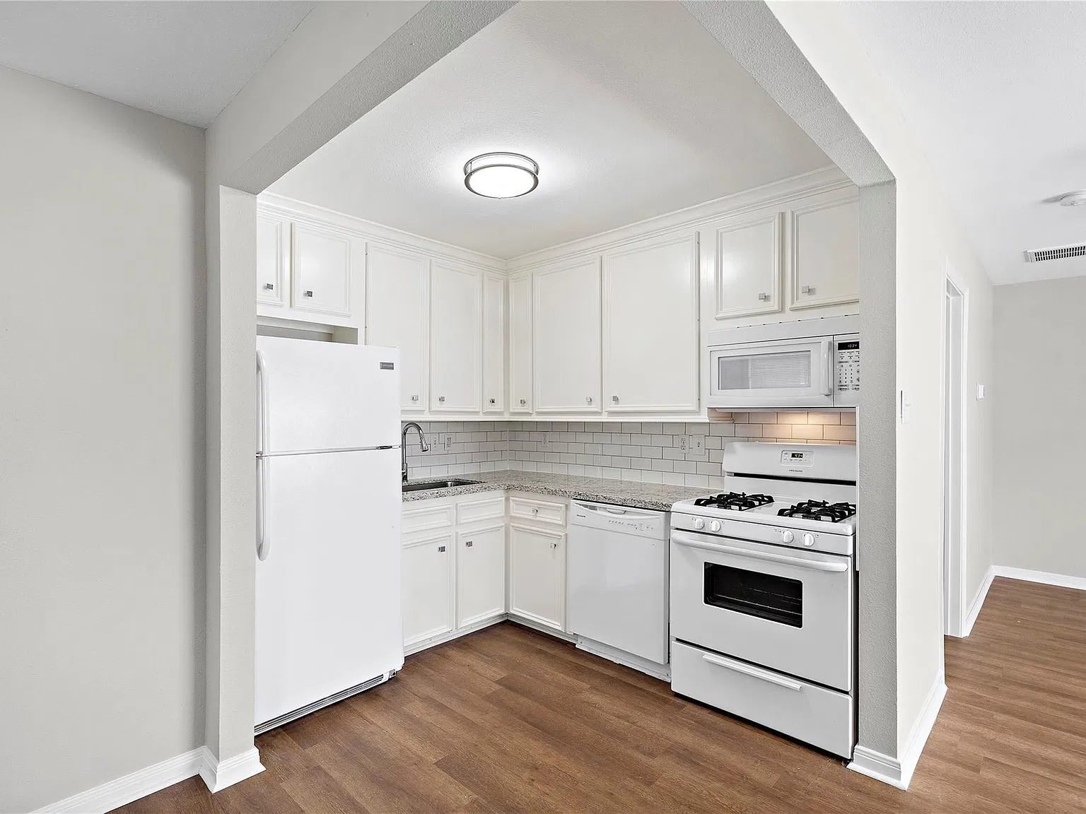 1 bed, 1.0 bath, 676 sqft, $1,495 — Photo 4