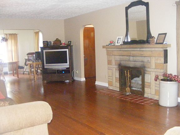 5th image of 1847 N Ellsworth Ave