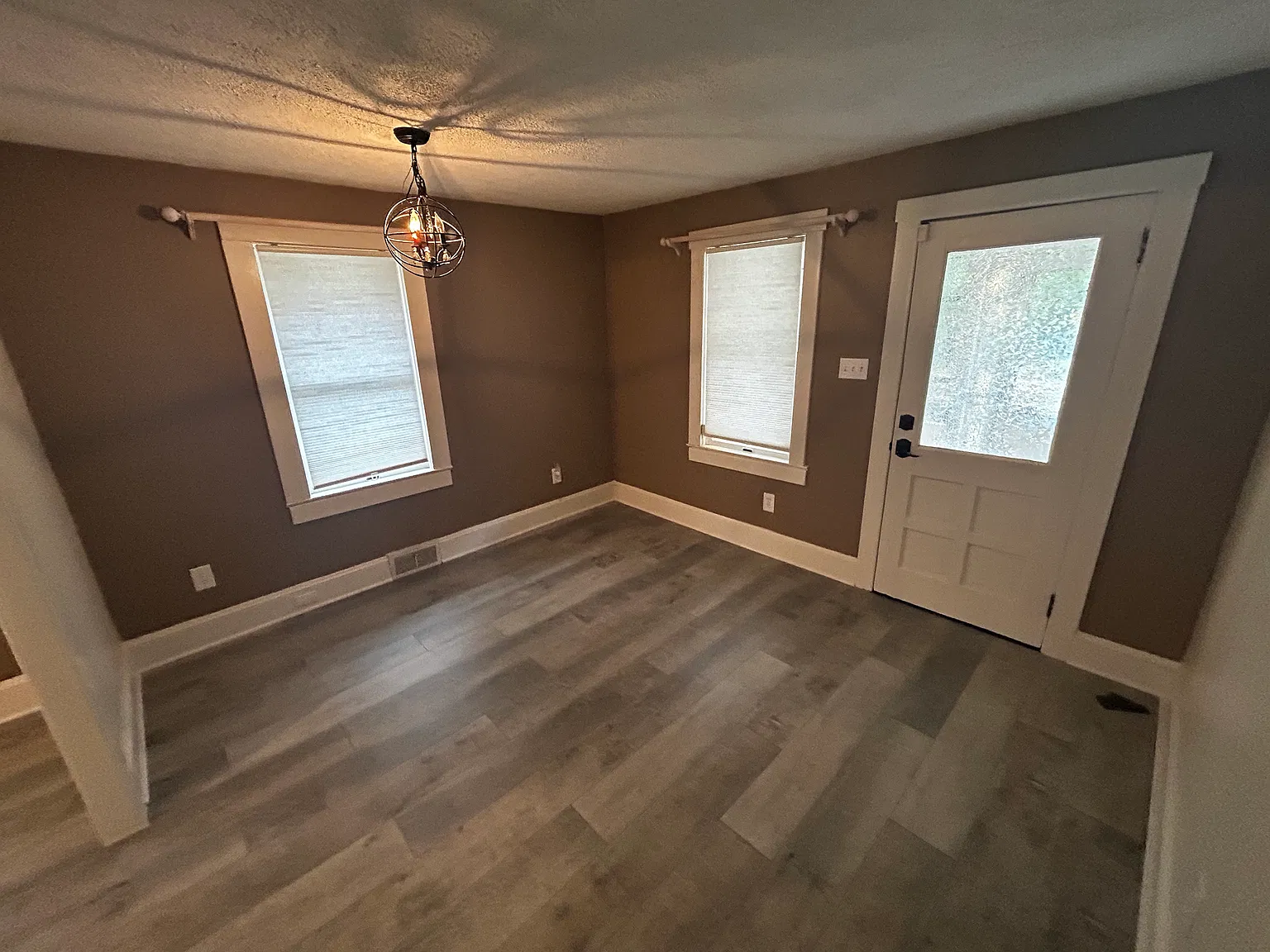 2 bed, 704 sqft, $2,100 — Photo 3