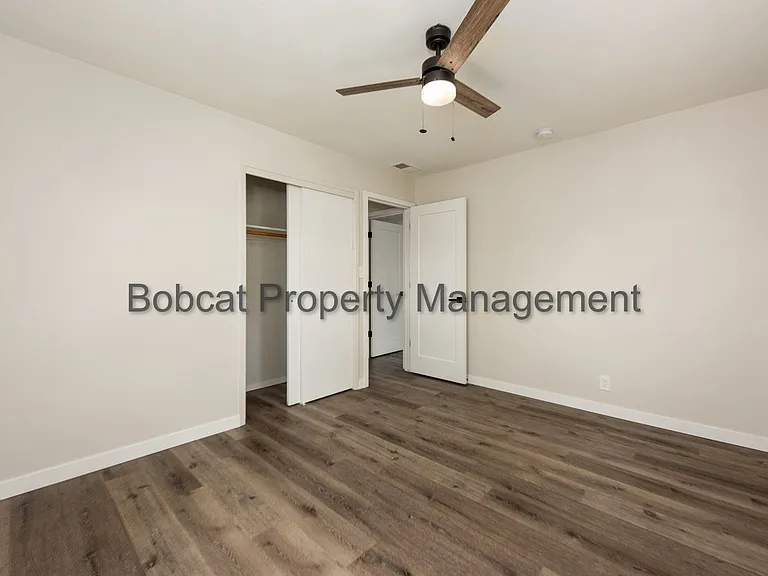 1121 Spruce St — Photo 23