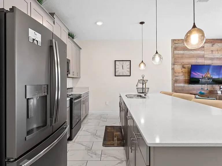 Romeo Cir — Photo 13