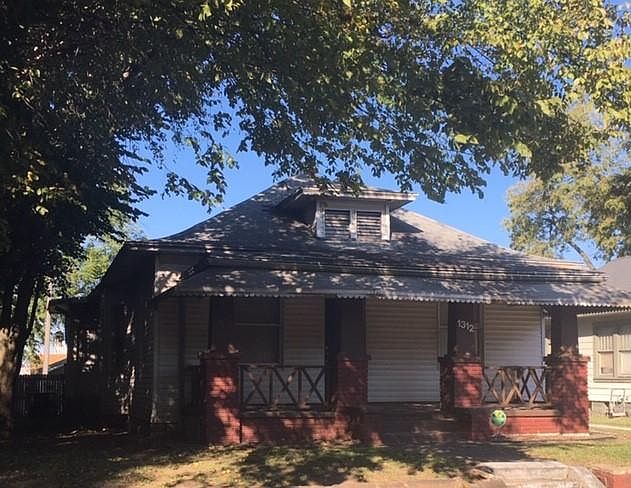 1st image of 1312 S Quincy Ave