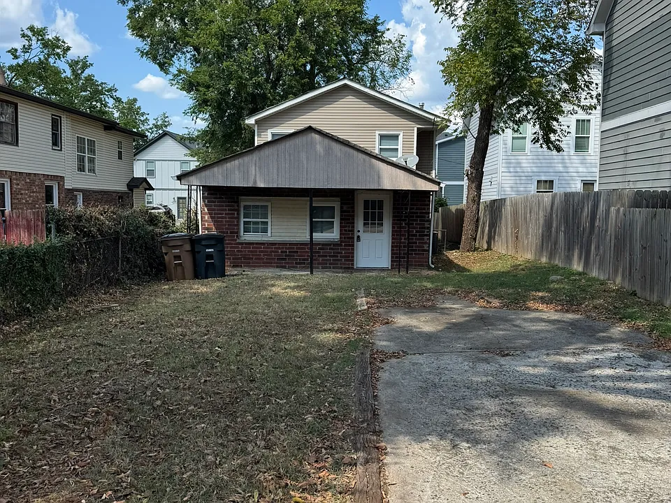 2406 Hyde St