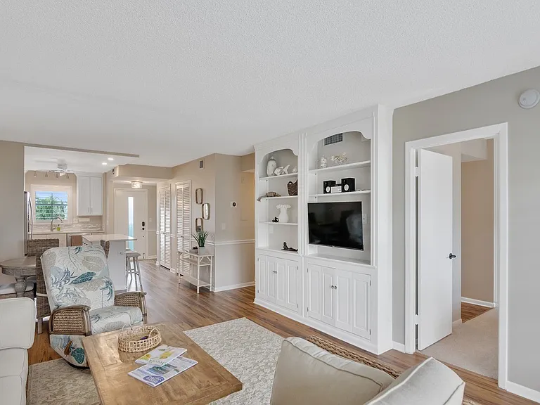 4049 Ocean Dr #204 — Photo 10