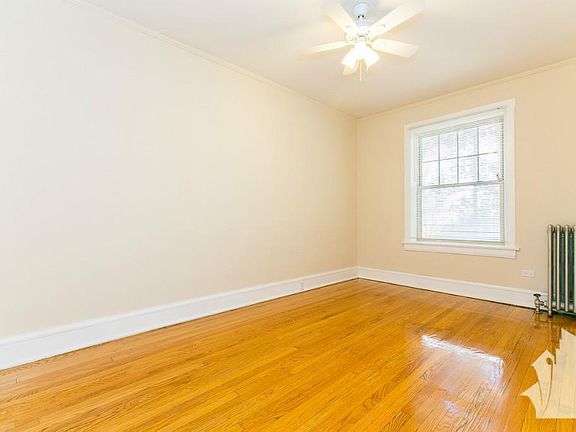 3rd image of 1603 W Berteau Ave #03