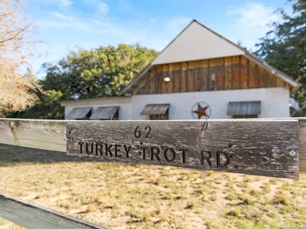 62 Turkey Trot, Uvalde, TX 78801