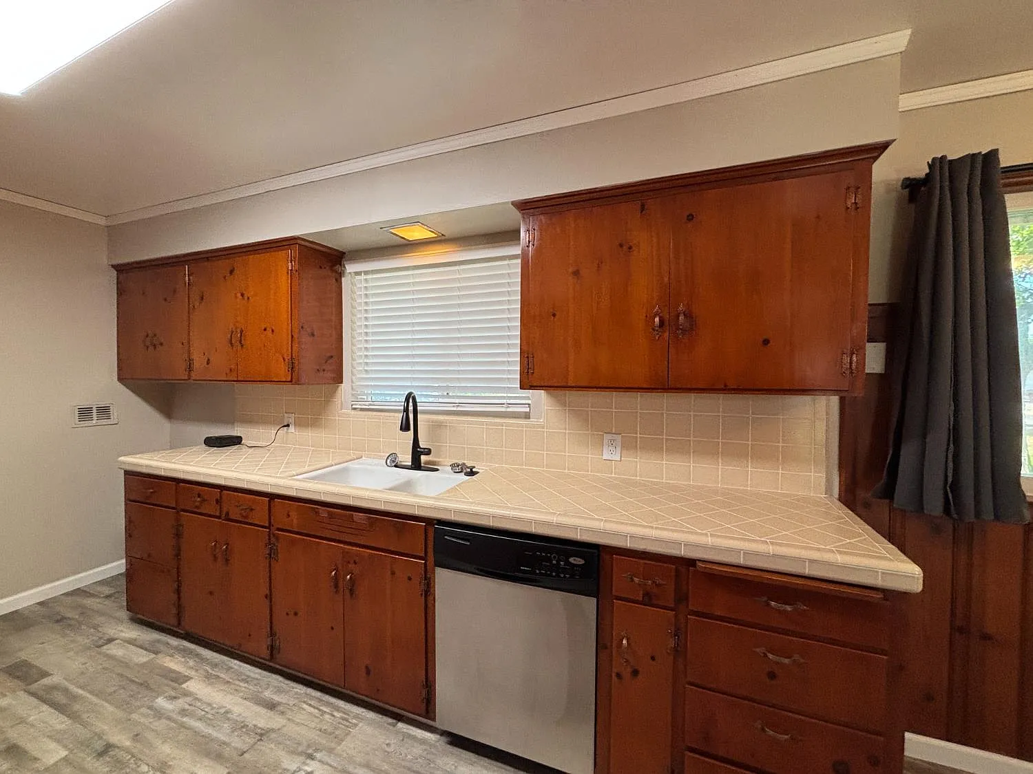 3 bed, 1428 sqft, $2,000 — Photo 2