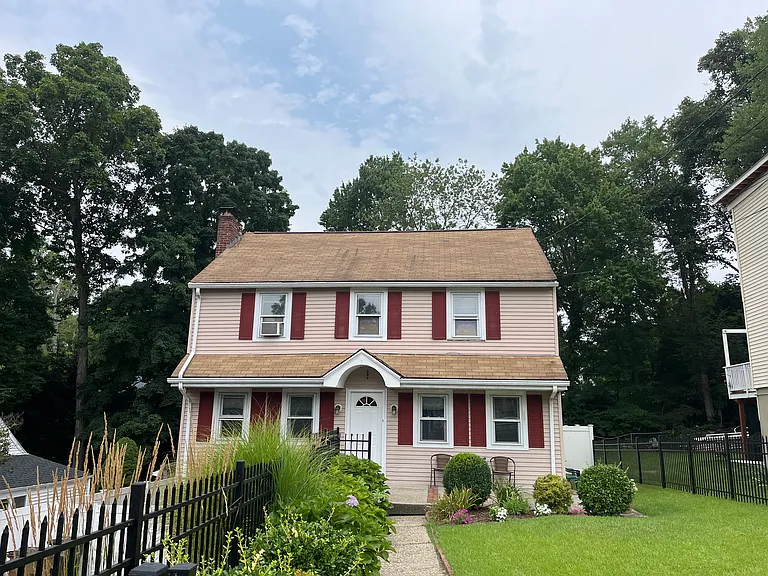 49 Nichols Ave — Photo 1