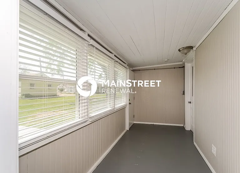 607 Lindsay Ave — Photo 2