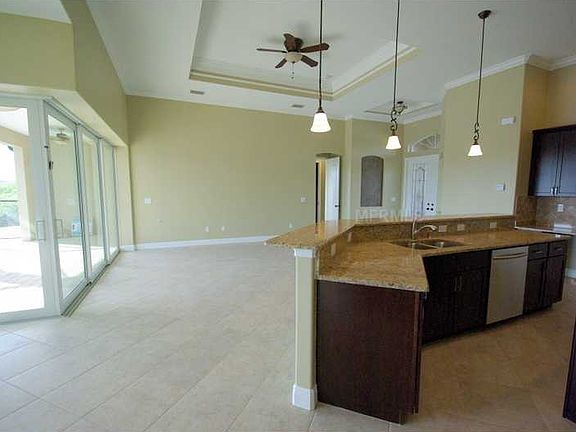 4th image of 14070 Dunlap Ave