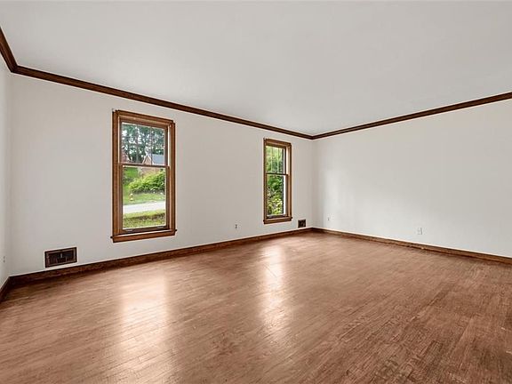 5th image of 224 Thornberry Dr