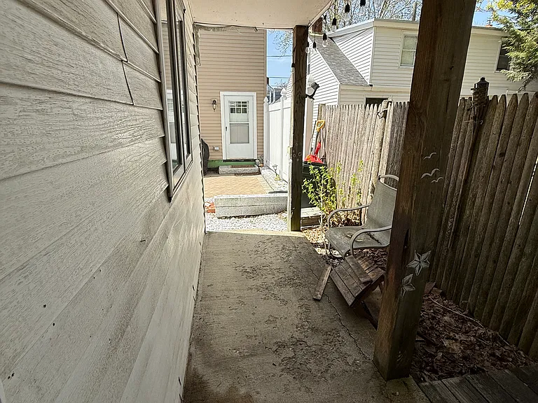 2 Flanders Ct #1 — Photo 10