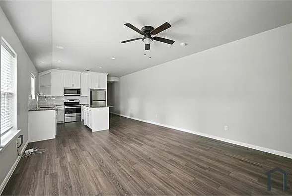 3 bed, 1255 sqft, $1,325 — Photo 3