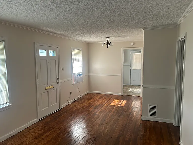 800 Berry Rd — Photo 2