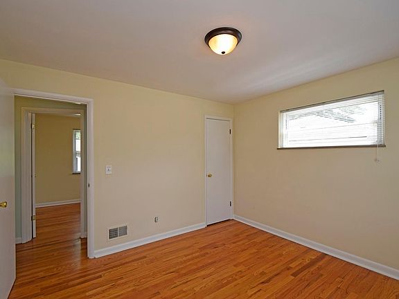 2nd image of 700 Ivyhill Dr
