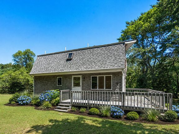 3rd image of 32 Acushnet Rd