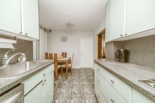 Sold by Maximillion Realty, Inc. | media 9