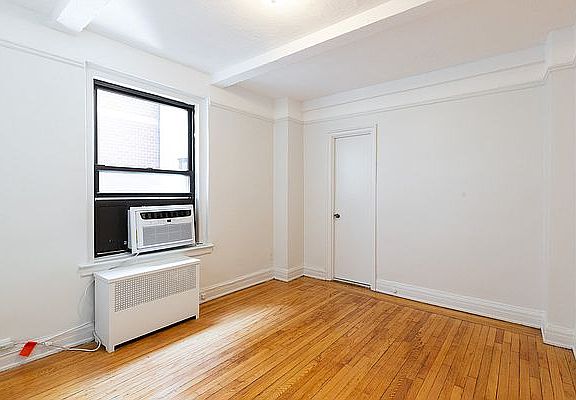 5th image of 215 W 83rd St APT 4F