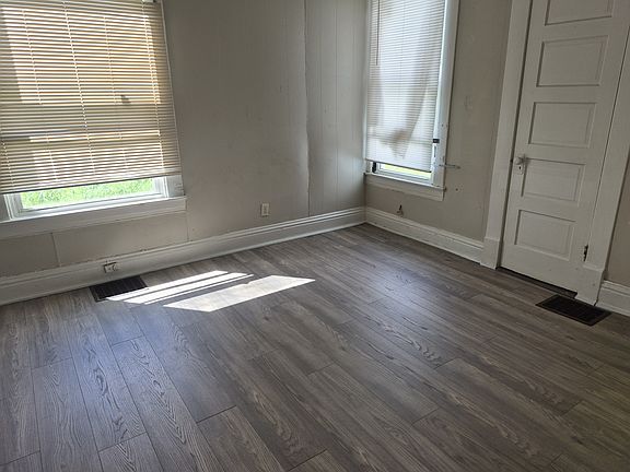 5th image of 2512 Garland Ave