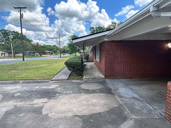 3rd image of 216 E Carolanne Blvd