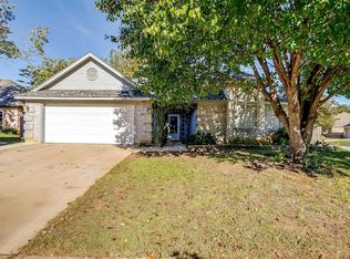 625 Arbor Ln, Burleson, TX 76028