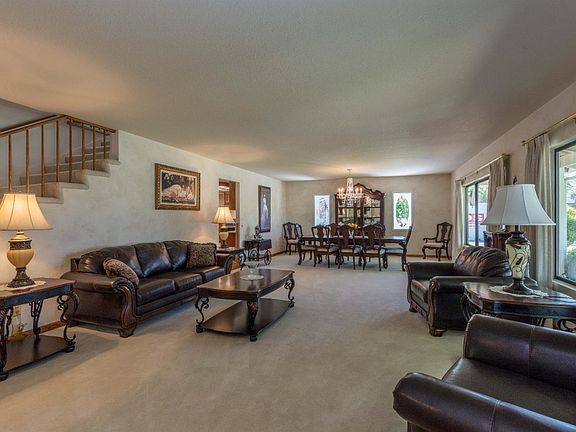 4th image of 2610 Bobolink Dr