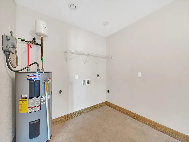 HILLRISE APARTMENTS — Photo 16