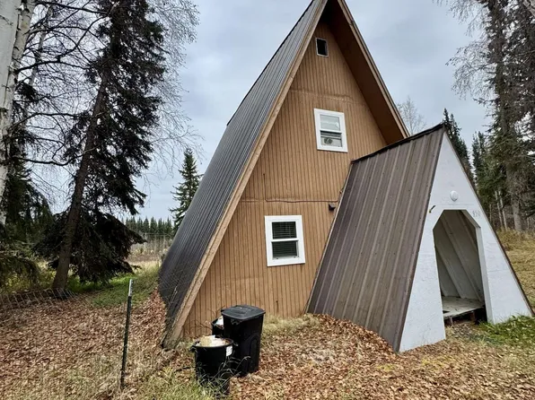 950 Typhoon Dr, Fairbanks, AK 99705