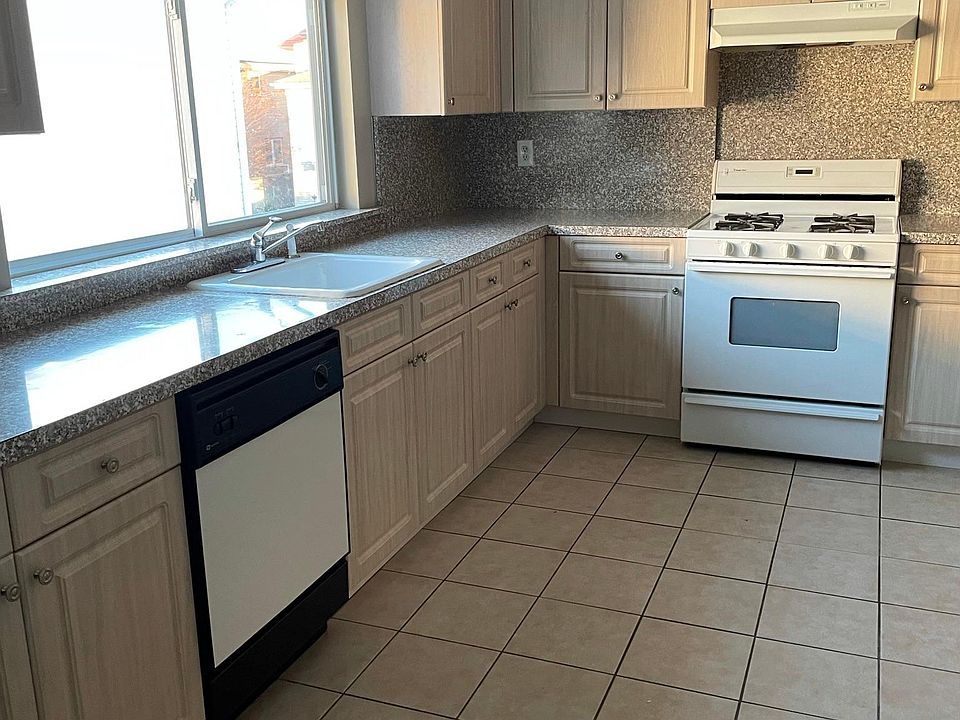 Eat In Kitchen