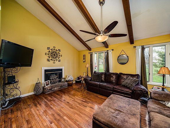 5th image of 731 Shadberry Dr