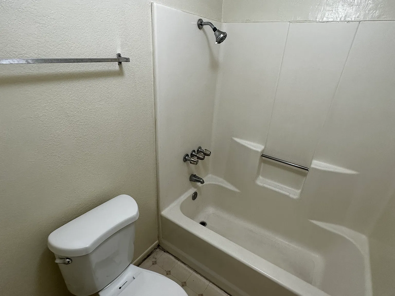 2 bed, 899 sqft, $1,050 — Photo 4