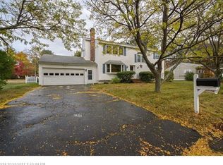 28 Vernon Rd, Cape Elizabeth, ME 04107