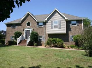 1730 Oakway Cir, Columbia, TN 38401