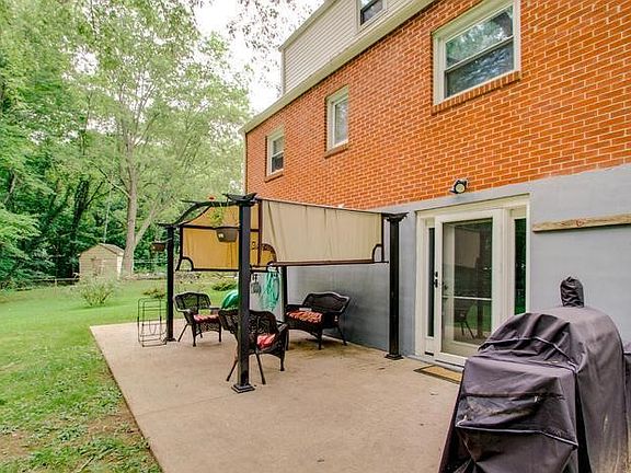 2nd image of 14416 Fairview Ln
