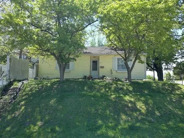 201 E 3rd St, Anamosa, IA 52205