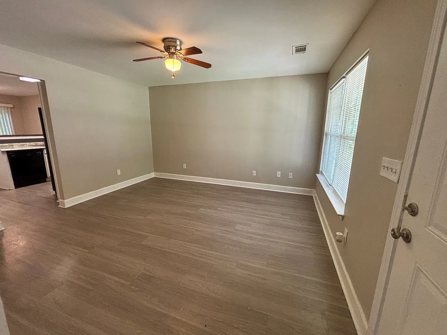 2595 Elliott Street — Photo 4