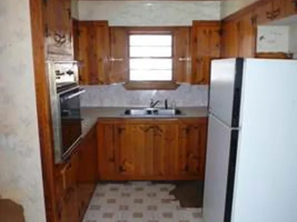 443 W Ashland St, Twin Lake, MI 49457